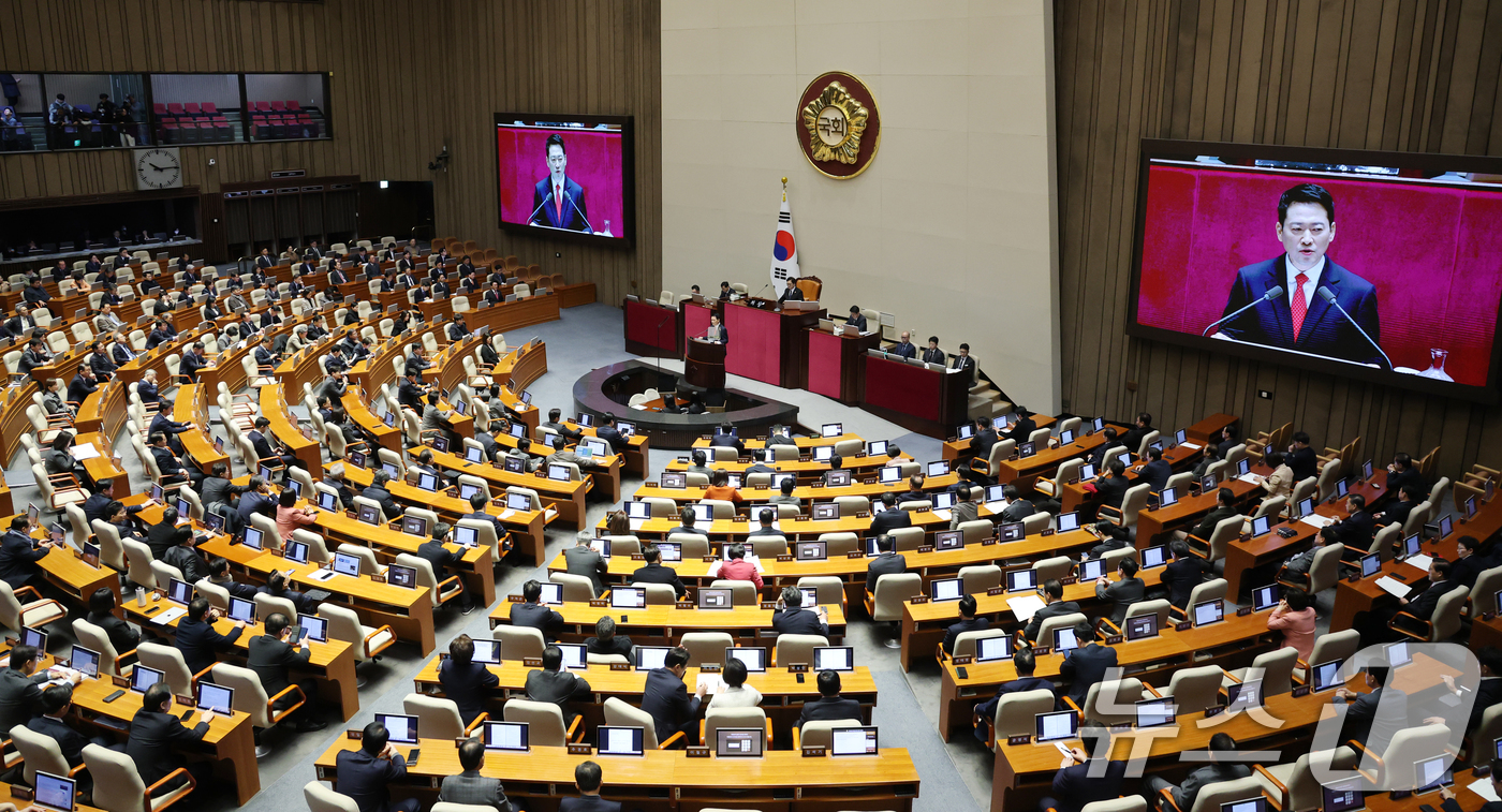 (서울=뉴스1) 이승배 기자 = 장동혁 국민의힘 대표가 4일 서울 여의도 국회에서 열린 제432회국회(임시회) 3차 본회의에서 교섭단체 대표연설을 하고 있다. 2026.2.4/뉴스 …