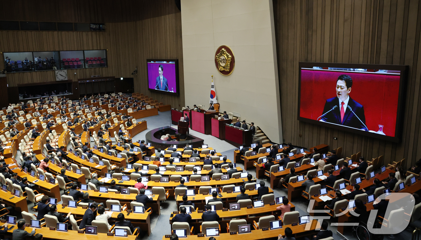 (서울=뉴스1) 이승배 기자 = 장동혁 국민의힘 대표가 4일 서울 여의도 국회에서 열린 제432회국회(임시회) 3차 본회의에서 교섭단체 대표연설을 하고 있다. 2026.2.4/뉴스 …