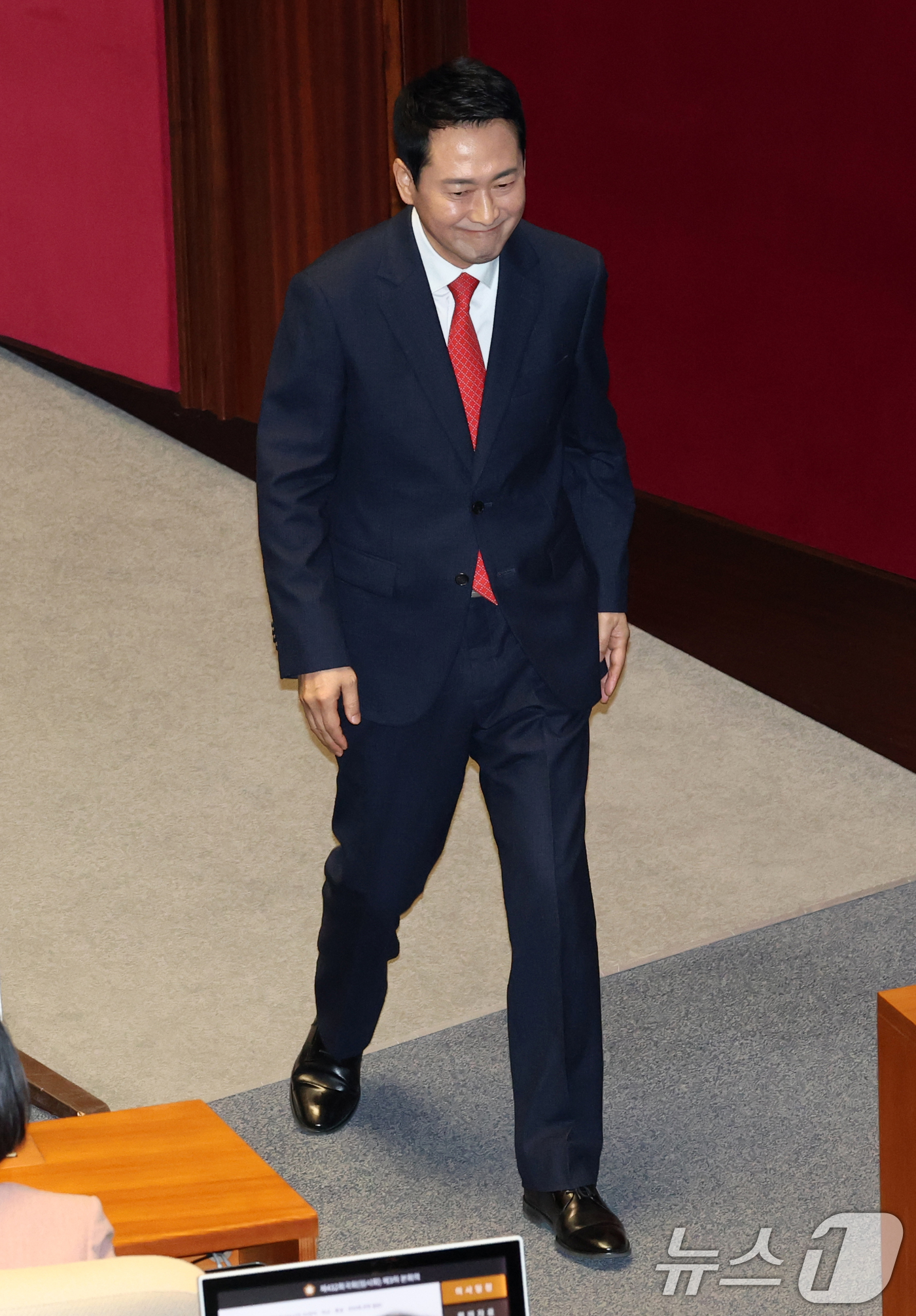 (서울=뉴스1) 이승배 기자 = 장동혁 국민의힘 대표가 4일 서울 여의도 국회에서 열린 제432회국회(임시회) 3차 본회의에서 교섭단체 대표연설을 마치고 발걸음을 옮기고 있다. 2 …