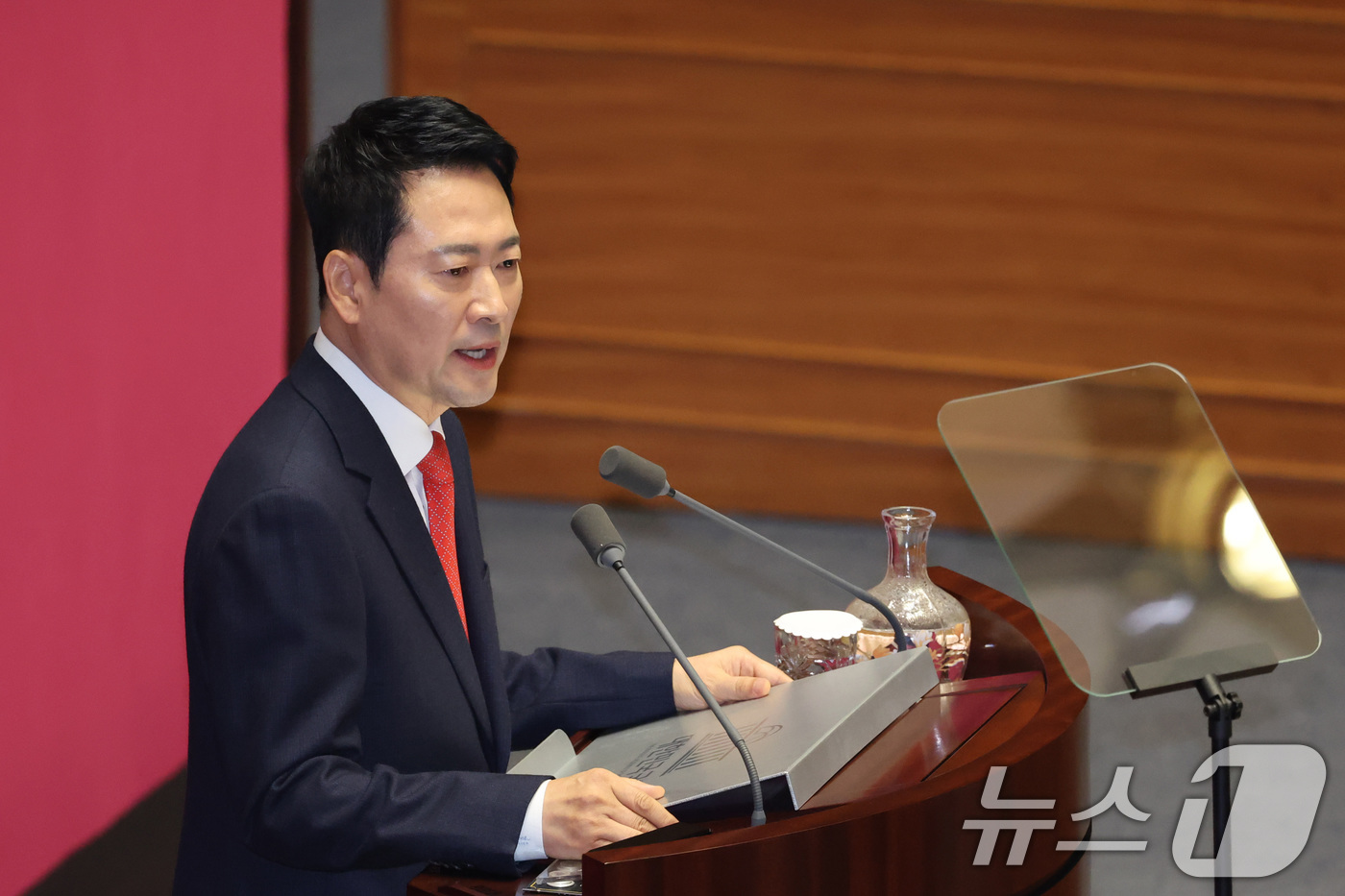 (서울=뉴스1) 신웅수 기자 = 장동혁 국민의힘 대표가 4일 서울 여의도 국회에서 열린 제432회국회(임시회) 제3차 본회의에서 국정에 관한 교섭단체 대표연설을 하고 있다. 202 …