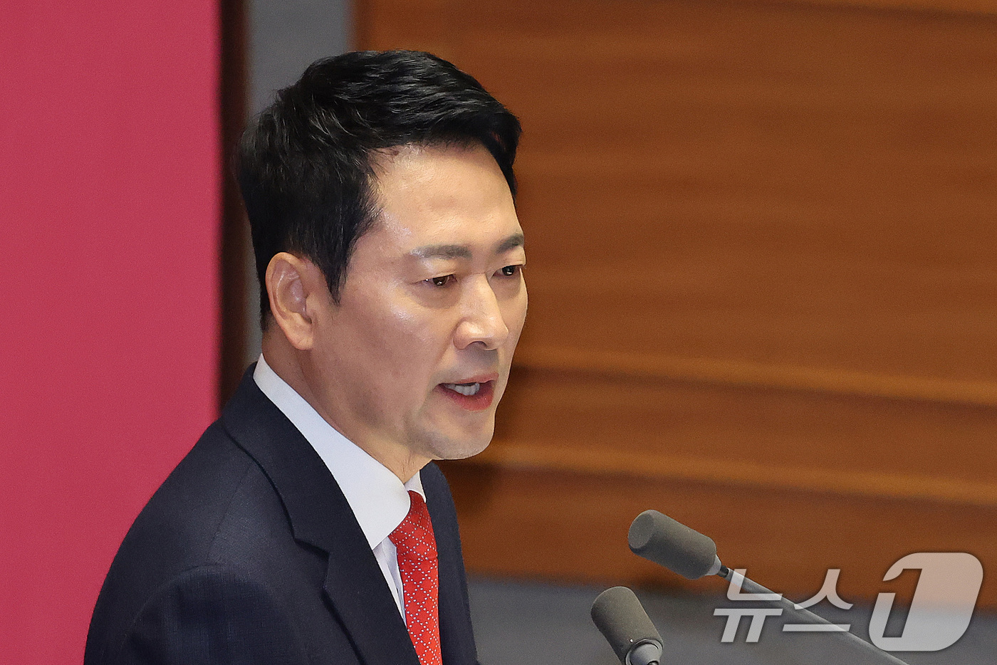 (서울=뉴스1) 신웅수 기자 = 장동혁 국민의힘 대표가 4일 서울 여의도 국회에서 열린 제432회국회(임시회) 제3차 본회의에서 국정에 관한 교섭단체 대표연설을 하고 있다. 202 …