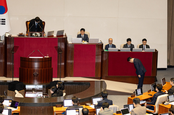 인사하는 장동혁 대표
