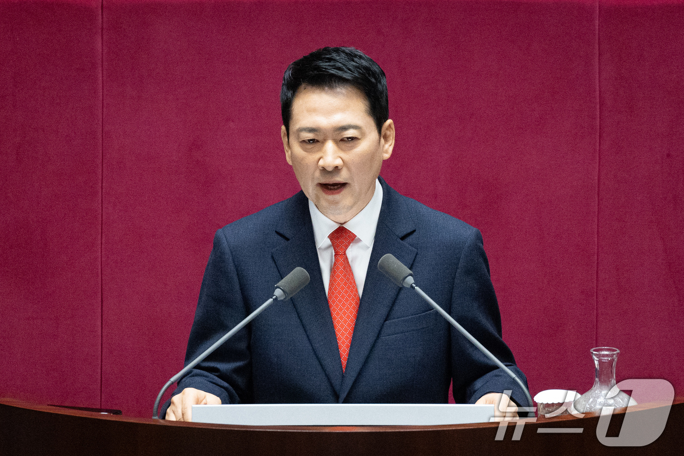 (서울=뉴스1) 유승관 기자 = 장동혁 국민의힘 대표가 4일 서울 여의도 국회에서 열린 제432회 국회(임시회) 제3차 본회의에서 국정에 관한 교섭단체 대표연설을 하고 있다. 20 …