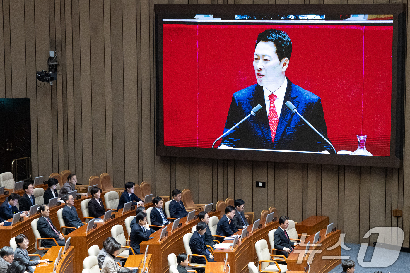 (서울=뉴스1) 유승관 기자 = 장동혁 국민의힘 대표가 4일 서울 여의도 국회에서 열린 제432회 국회(임시회) 제3차 본회의에서 국정에 관한 교섭단체 대표연설을 하고 있다. 20 …