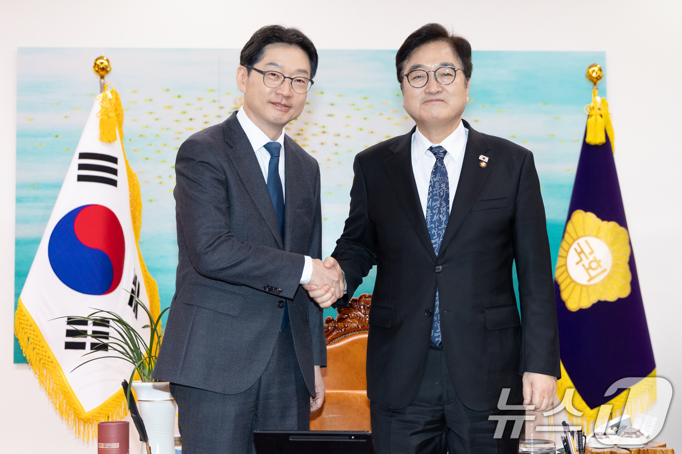 (서울=뉴스1) 이승배 기자 = 우원식 국회의장이 4일 서울 여의도 국회에서 김경수 지방시대위원회 위원장을 접견하고 있다. 2026.2.4/뉴스1