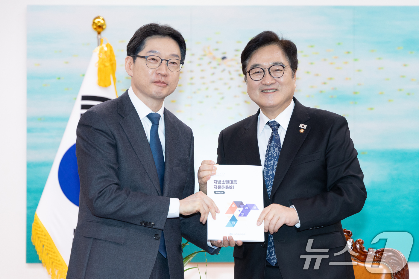 (서울=뉴스1) 이승배 기자 = 우원식 국회의장이 4일 서울 여의도 국회에서 김경수 지방시대위원회 위원장을 접견하고 있다. 2026.2.4/뉴스1