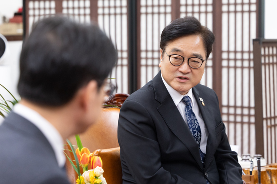 김경수 위원장 접견하는 우원식 국회의장