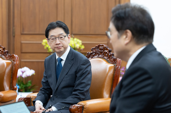 우원식 국회의장 예방하는 김경수 위원장