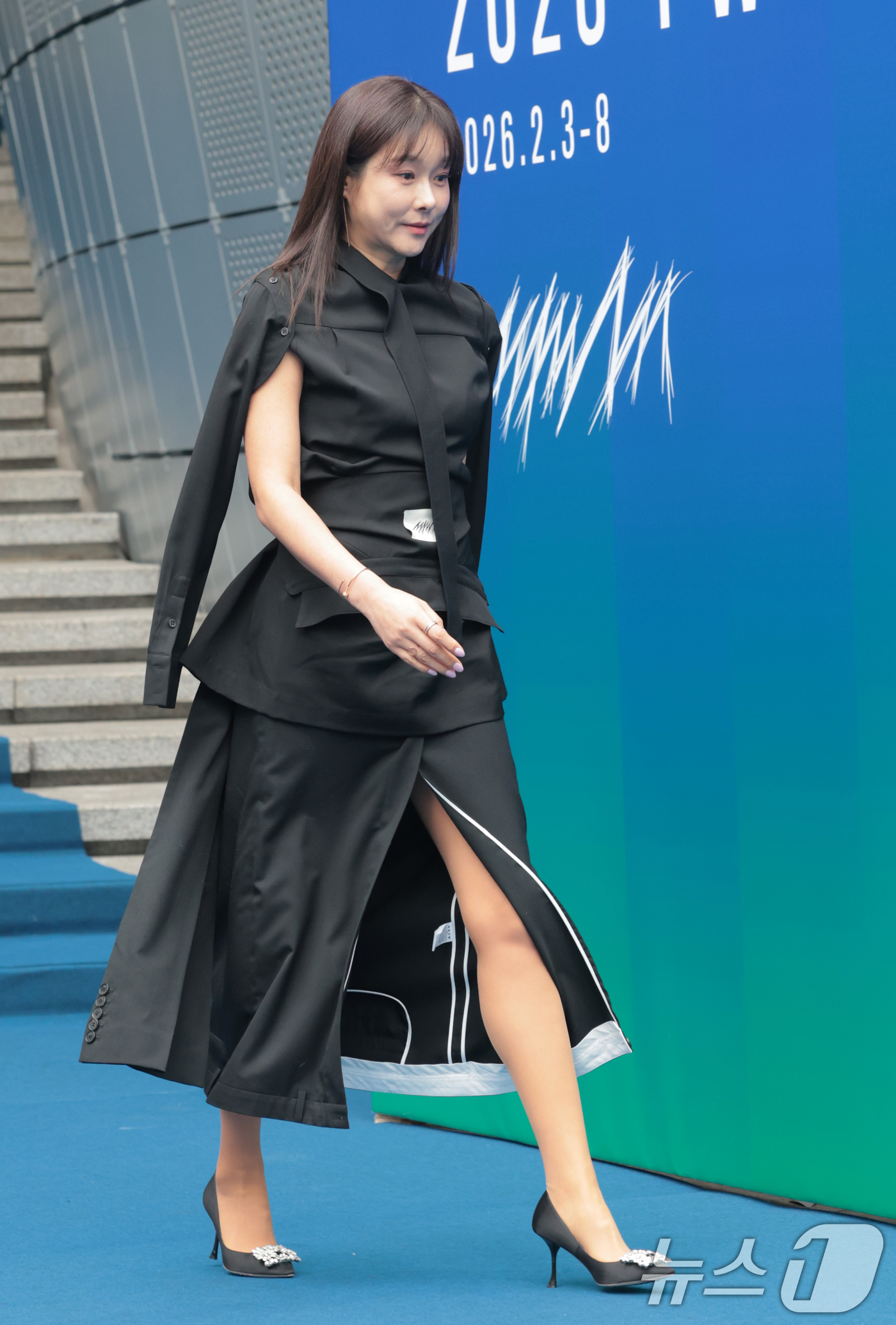 (서울=뉴스1) 권현진 기자 = 방송인 현영이 4일 서울 중구 동대문디자인플라자(DDP)에서 열린 2026 F/W 서울패션위크  컬렉션 ‘므아므(MMAM)’ 패션쇼에 참석하고 있다 …