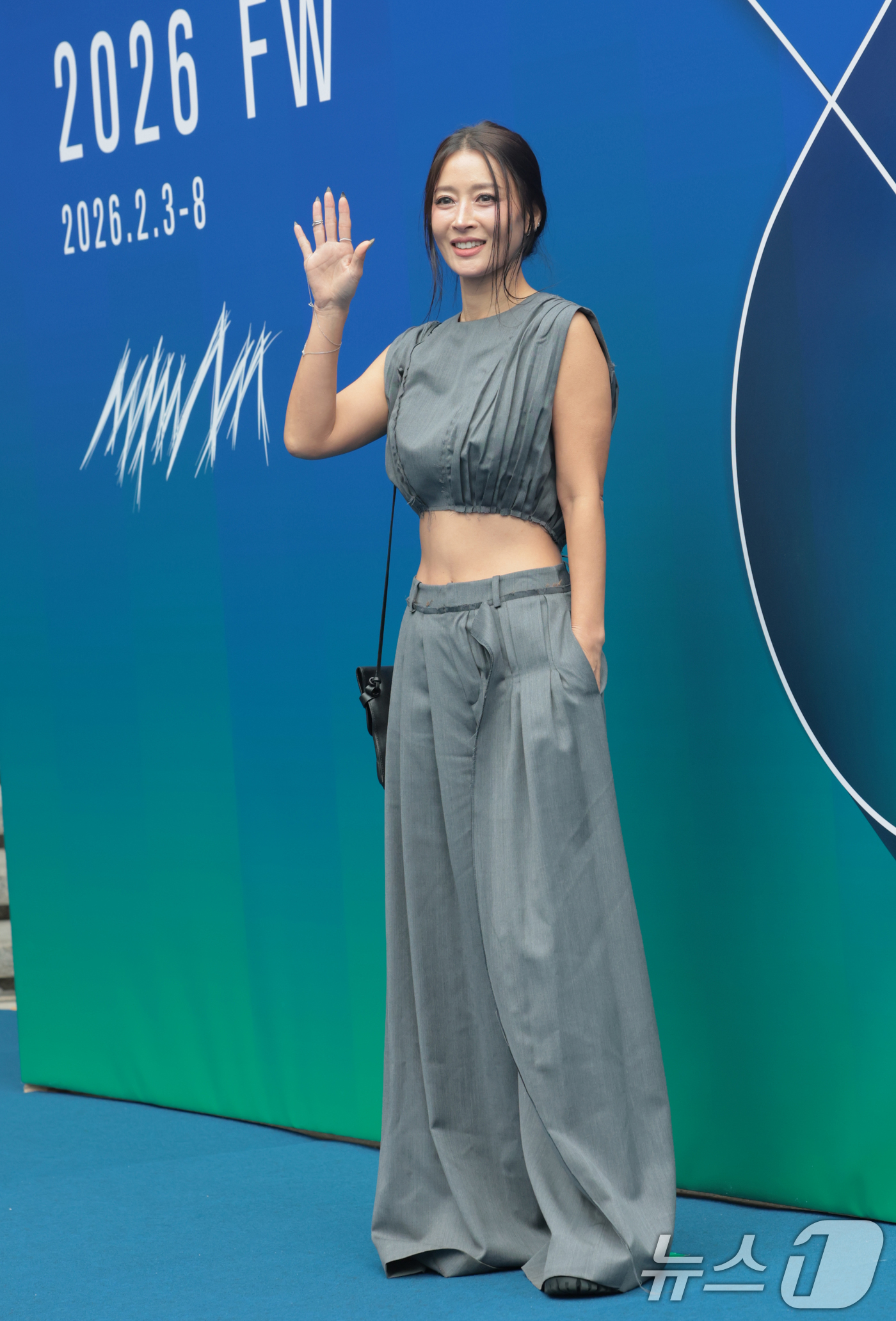 (서울=뉴스1) 권현진 기자 = 가수 황보가 4일 서울 중구 동대문디자인플라자(DDP) 열린 2026 F/W 서울패션위크  컬렉션 ‘므아므(MMAM)’ 패션쇼에 참석해 포즈를 취하 …