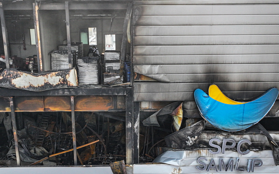 SPC삼립 시화공장 현장감식 중인 경찰·소방 관계자들