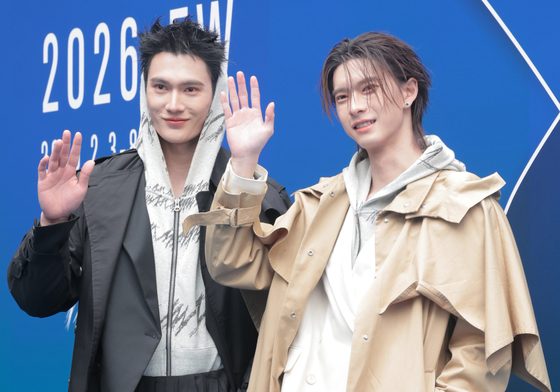 파벨·푸, 다정한 손 인사