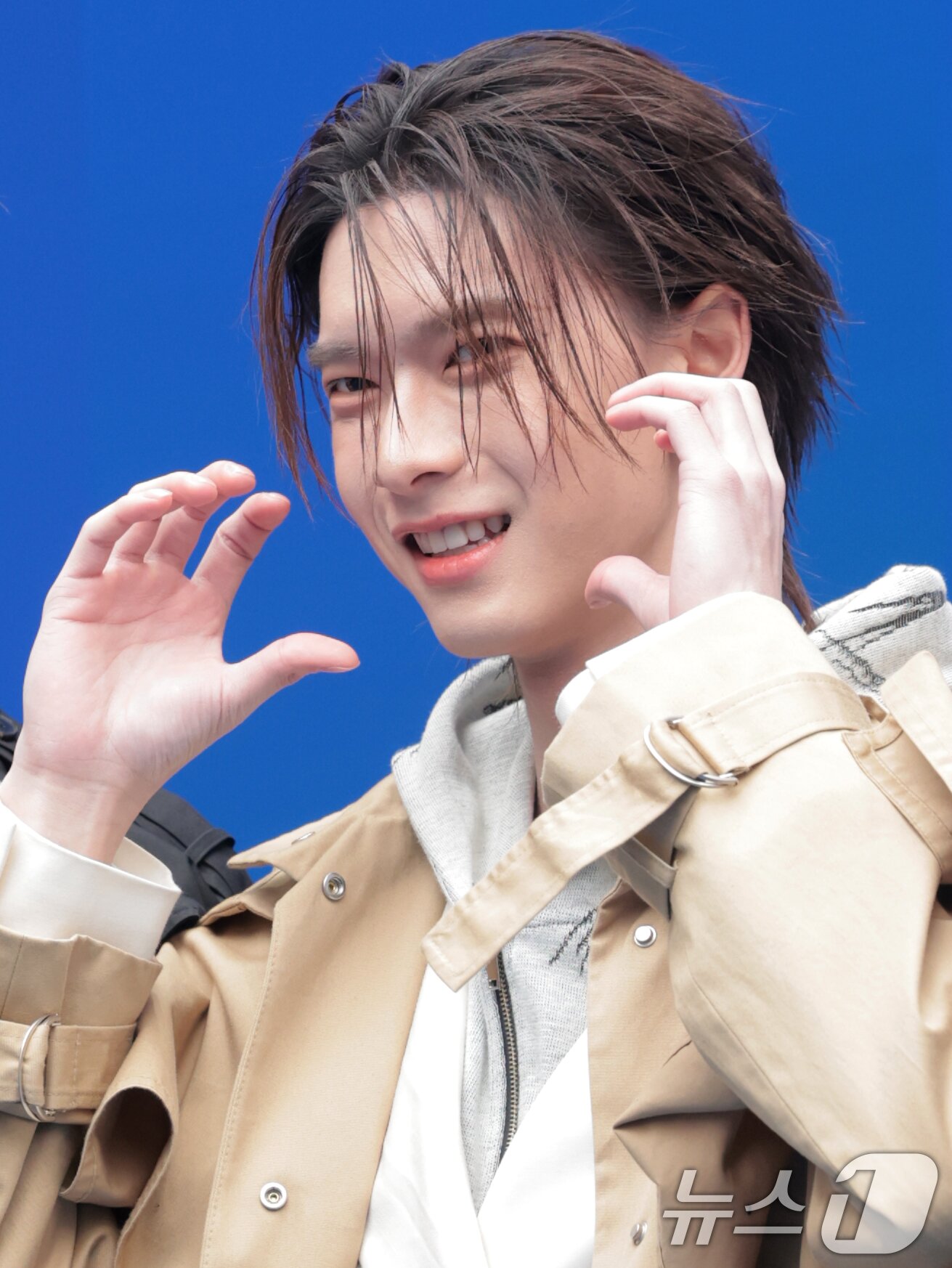 태국 배우 푸, 사랑스러운 양볼 하트