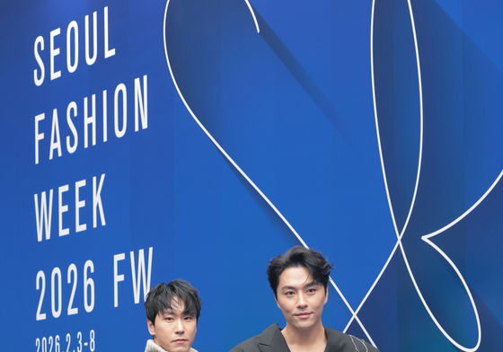 조형균·민우혁, 대세 뮤지컬 배우들의 패션위크 나들이
