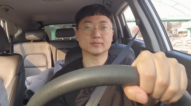 '충TV' 키운 시장 사퇴…충주맨, 떠날까 남을까