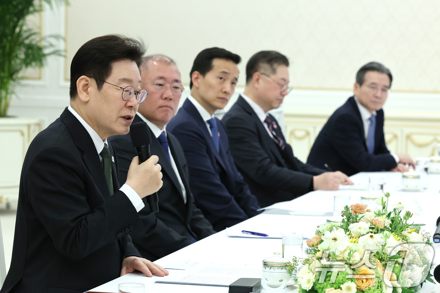 (서울=뉴스1) 이재명 기자 = 이재명 대통령이 4일 청와대에서 열린 청년일자리와 지방투자 확대를 위한 기업간담회에서 발언을 하고 있다. 2026.2.4/뉴스1