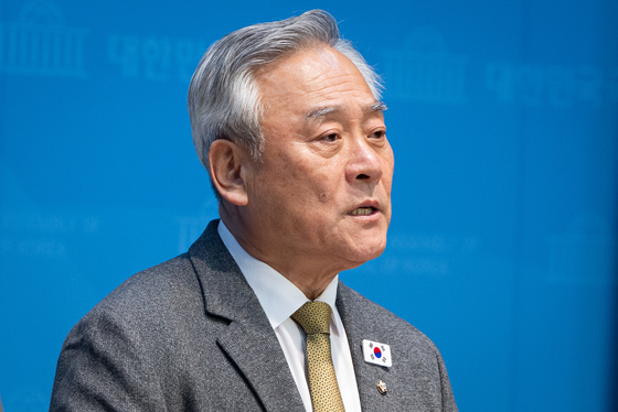 與 이재강 "DMZ법, 정전협정과 충돌하지 않아"…유엔사에 반박