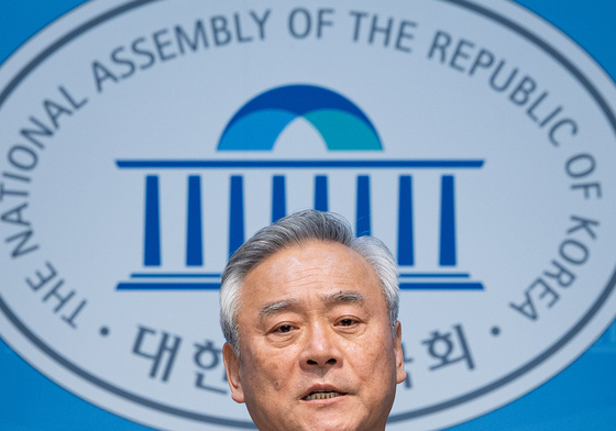 DMZ 법안 관련 기자회견하는 이재강 의원