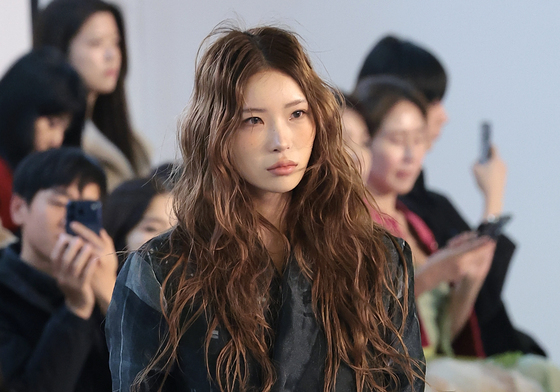 '고 최진실 딸' 최준희, 서울패션위크 런웨이