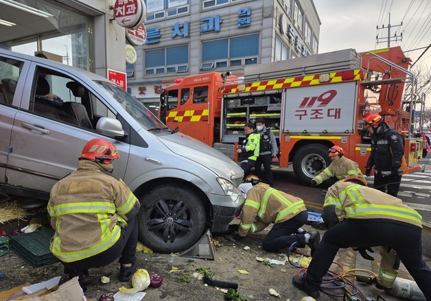 서천서 SUV가 후진 중 노점상 자매 덮쳐…1명 사망·1명 경상(종합)