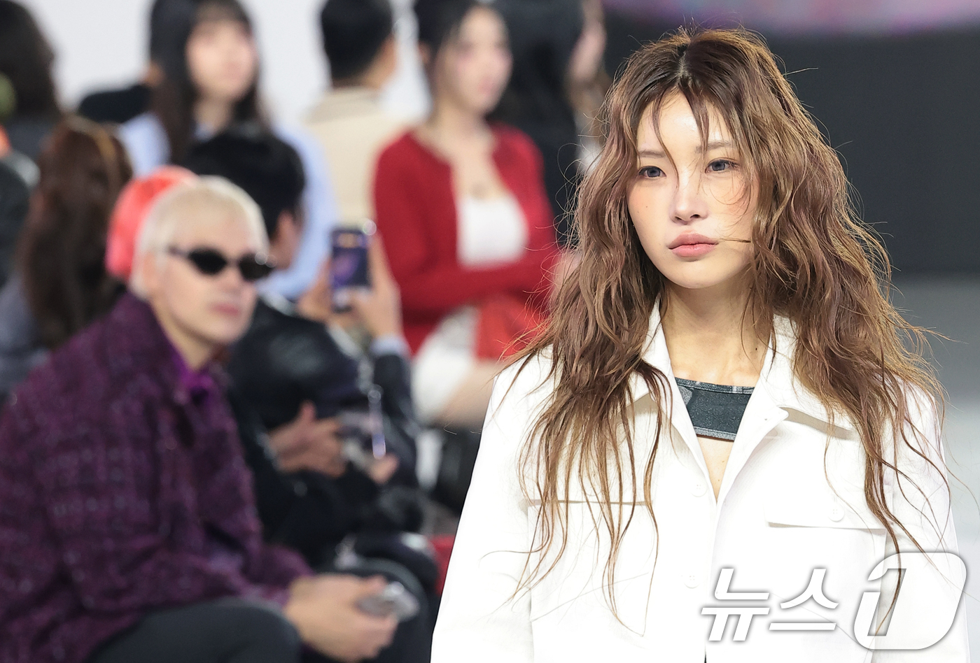 (서울=뉴스1) 권현진 기자 = 인플루언서 최준희가 4일 서울 중구 동대문디자인플라자(DDP)에서 열린 2026 F/W 서울패션위크 ‘페노메논시퍼' 패션쇼에 모델로 출연해 런웨이를 …