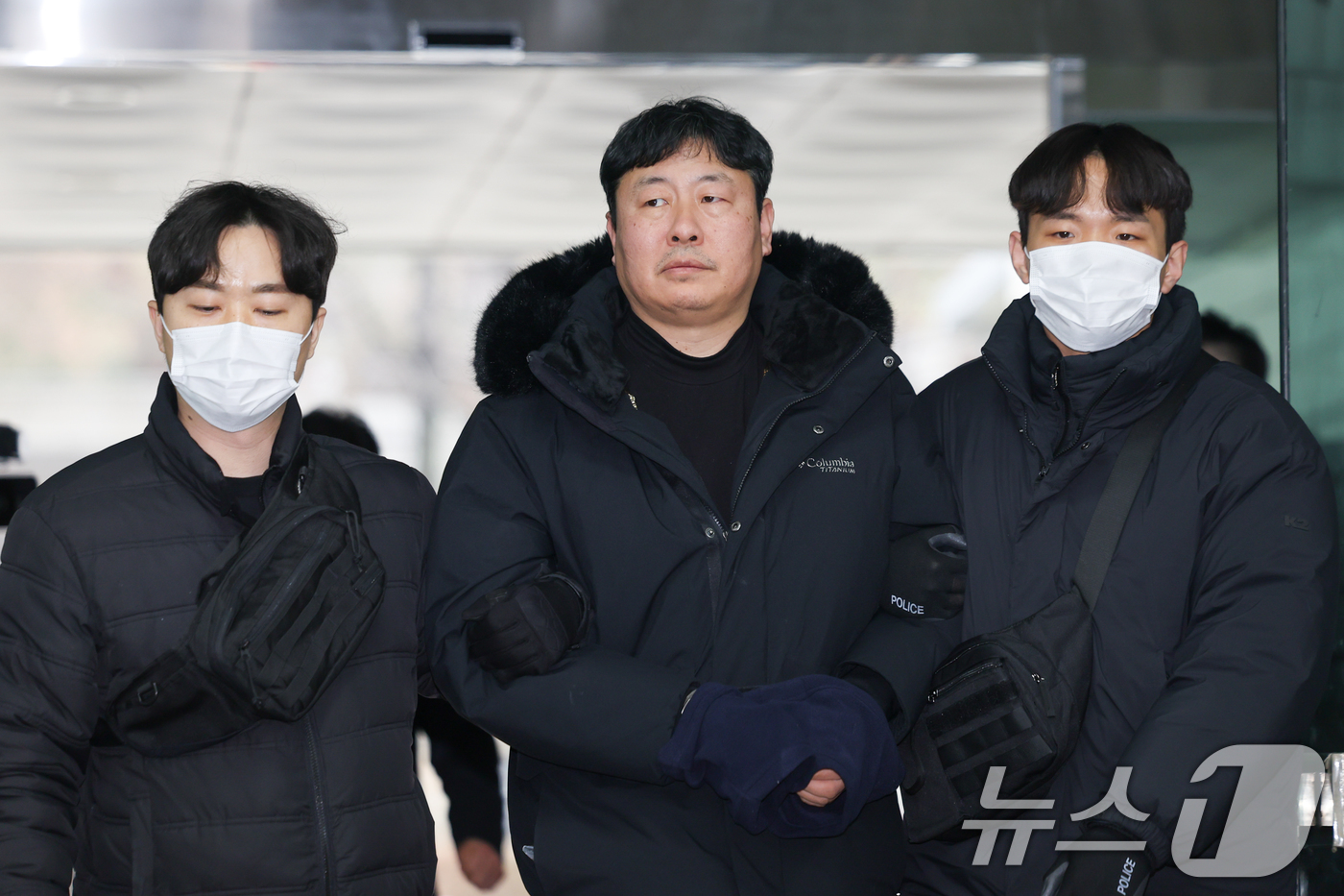 (서울=뉴스1) 안은나 기자 = 서울 중구 세종호텔 로비에서 복직을 요구하며 '연좌 농성'을 벌이다 체포된 고진수 민주노총 서비스연맹 세종호텔 노조 지부장이 4일 오후 서초구 중앙 …