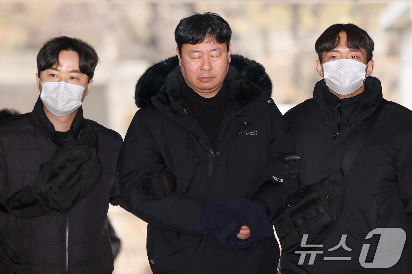 (서울=뉴스1) 안은나 기자 = 서울 중구 세종호텔 로비에서 복직을 요구하며 '연좌 농성'을 벌이다 체포된 고진수 민주노총 서비스연맹 세종호텔 노조 지부장이 4일 오후 서초구 중앙 …