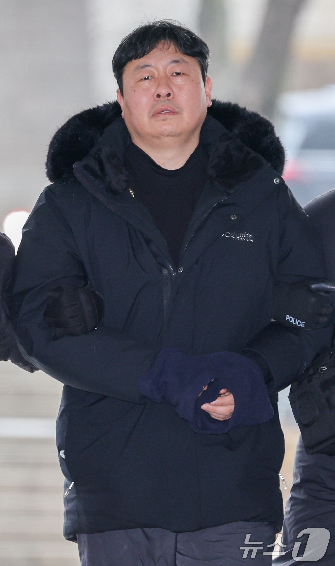 (서울=뉴스1) 안은나 기자 = 서울 중구 세종호텔 로비에서 복직을 요구하며 '연좌 농성'을 벌이다 체포된 고진수 민주노총 서비스연맹 세종호텔 노조 지부장이 4일 오후 서초구 중앙 …