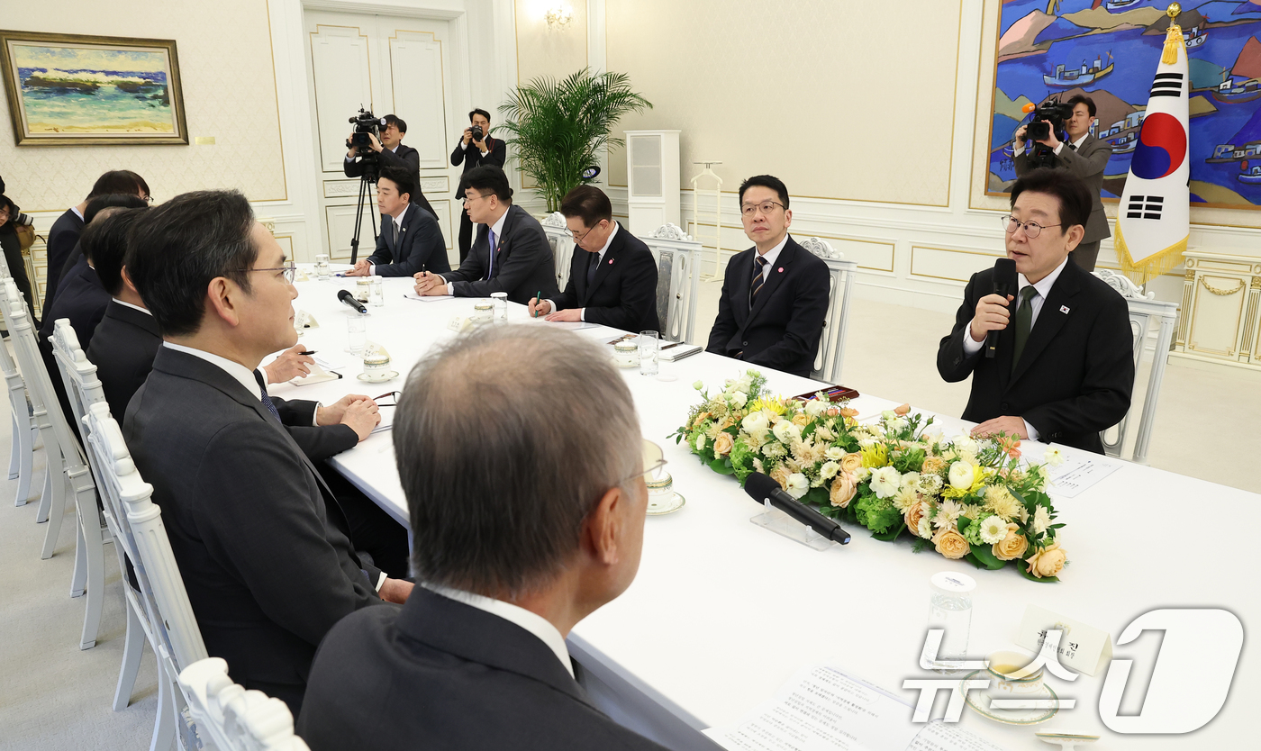 (서울=뉴스1) 이재명 기자 = 이재명 대통령이 4일 청와대에서 열린 청년일자리와 지방투자 확대를 위한 기업간담회에서 발언을 하고 있다. 2026.2.4/뉴스1