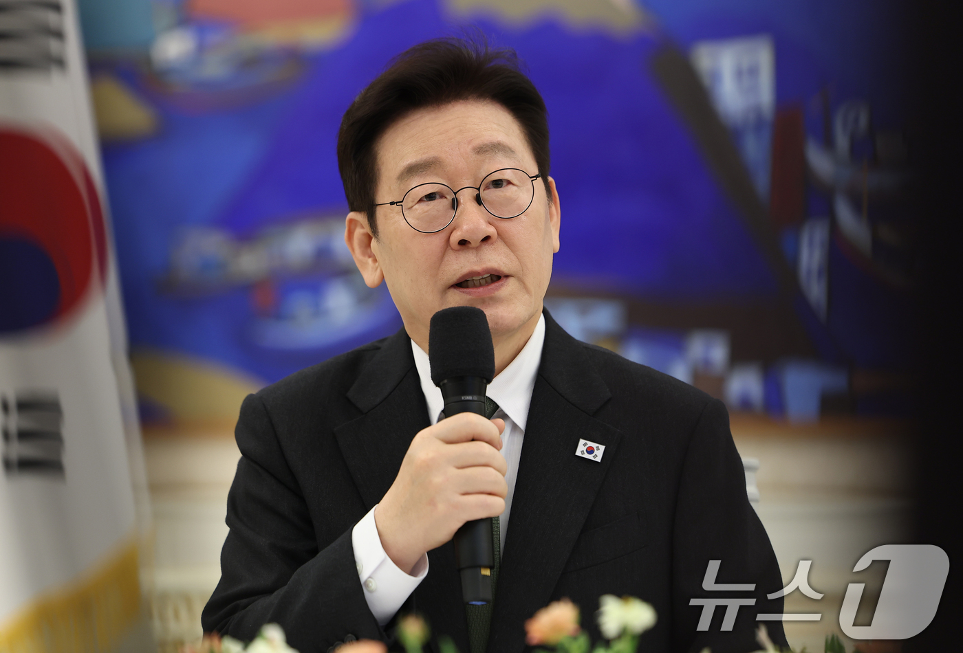 (서울=뉴스1) 이재명 기자 = 이재명 대통령이 4일 청와대에서 열린 청년일자리와 지방투자 확대를 위한 기업간담회에서 발언을 하고 있다. 2026.2.4/뉴스1