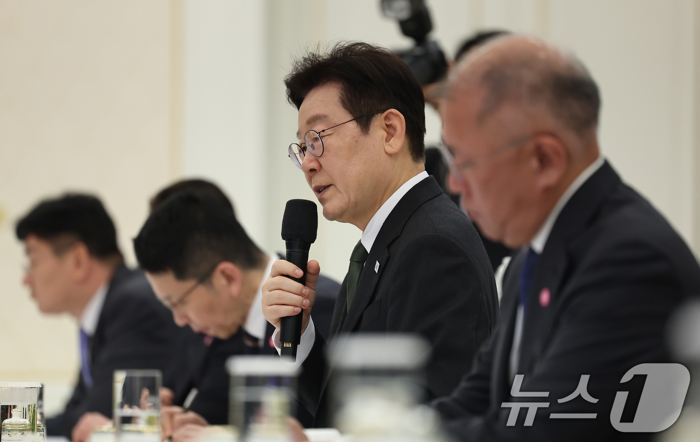 (서울=뉴스1) 이재명 기자 = 이재명 대통령이 4일 청와대에서 열린 청년일자리와 지방투자 확대를 위한 기업간담회에서 발언을 하고 있다. 2026.2.4/뉴스1