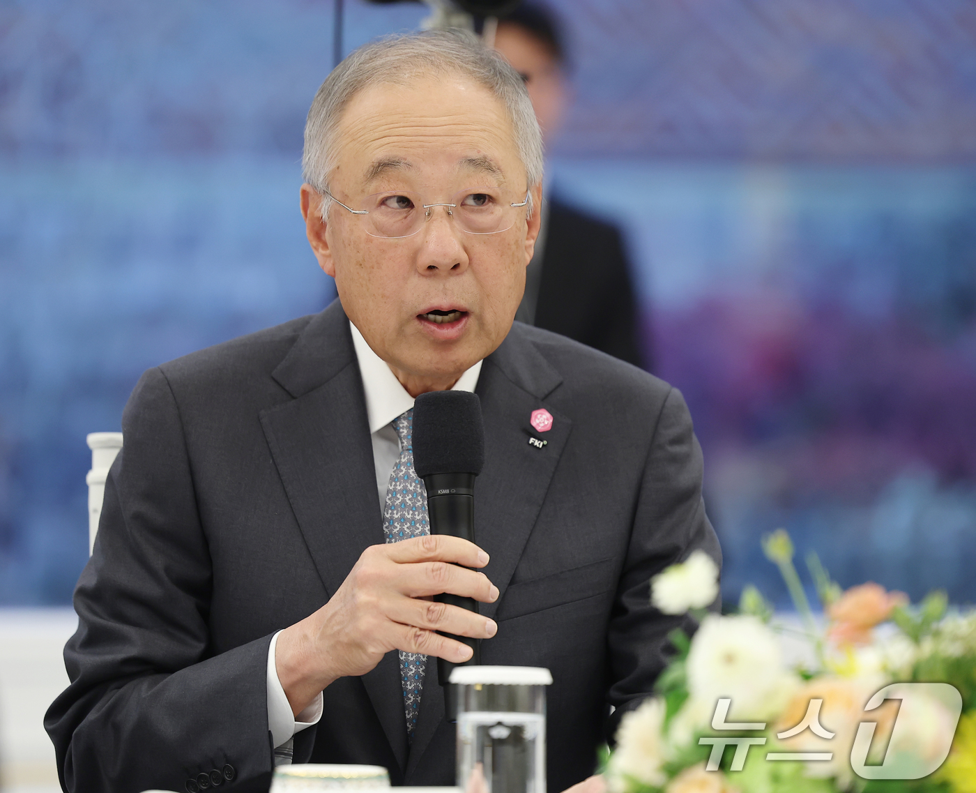 (서울=뉴스1) 이재명 기자 = 류진 한국경제인협회 회장이 4일 청와대에서 열린 청년일자리와 지방투자 확대를 위한 기업간담회에서 발언을 하고 있다. 2026.2.4/뉴스1