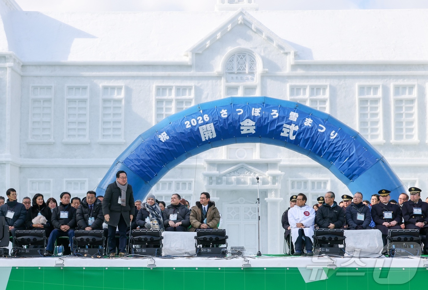 (대전=뉴스1) 이동원 기자 = 이장우 대전시장과 경제사절단은 4일 오전 일본 제76회 삿포로 눈축제 개막식에 참가했다.이장우 대전시장은 “지난 여름 대전에서 만나고, 겨울이 되어 …