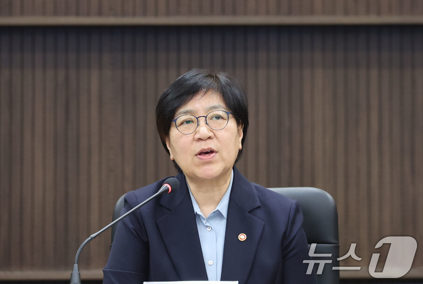 (화순=뉴스1) 박지현 기자 = 4일 오후 정은경 보건복지부 장관이 화순전남대 미래의료혁신센터 1층 김재봉홀에서 열린 '지역응급의료체계 개선 간담회'에서 인사말하고 있다. 2026 …