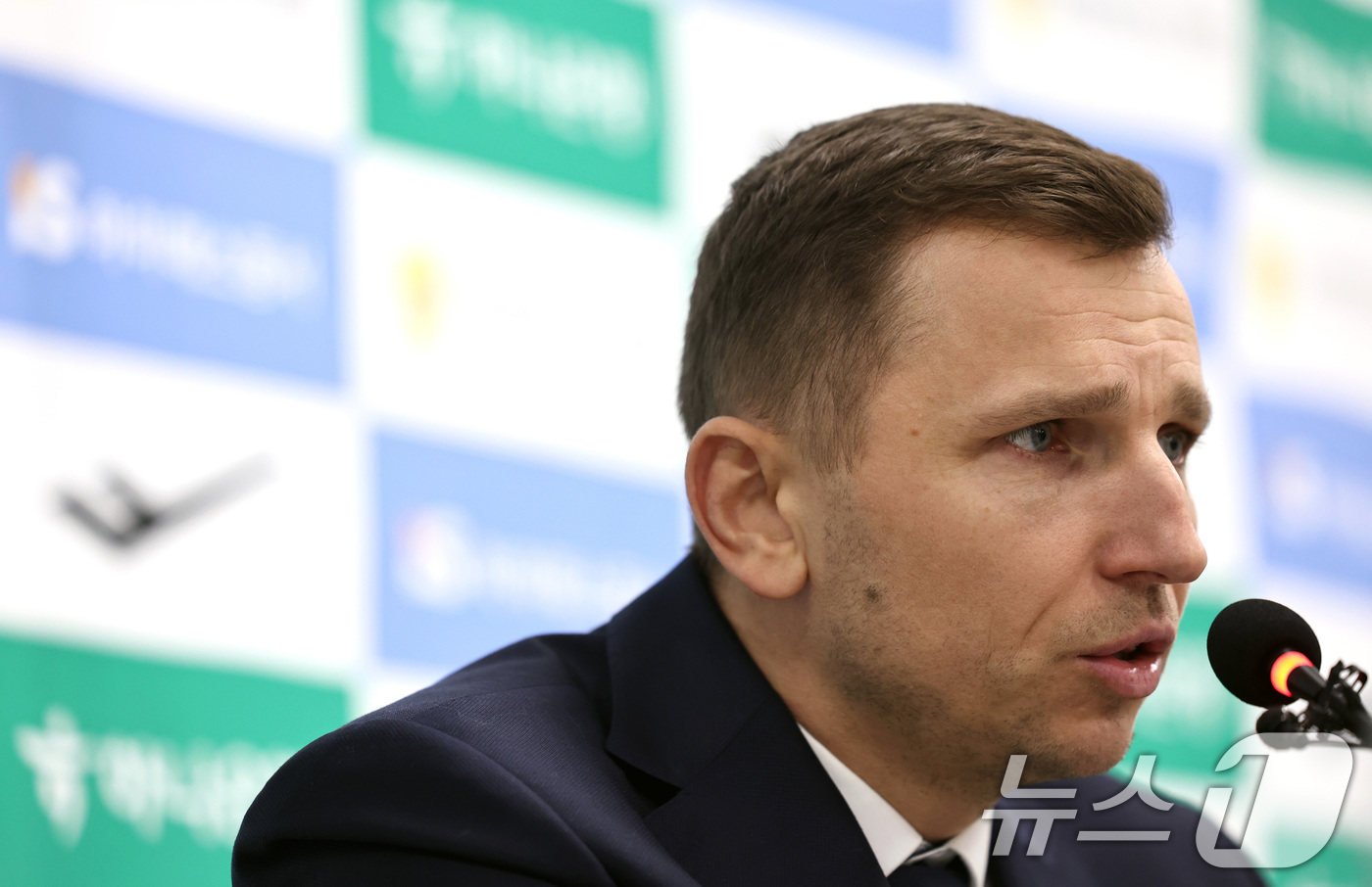 (서울=뉴스1) 구윤성 기자 = 니콜라이스 마줄스 남자농구 국가대표팀 감독이 4일 오후 서울 송파구 올림픽회관에서 국가대표 소집명단을 발표하고 있다. 2026.2.4/뉴스1