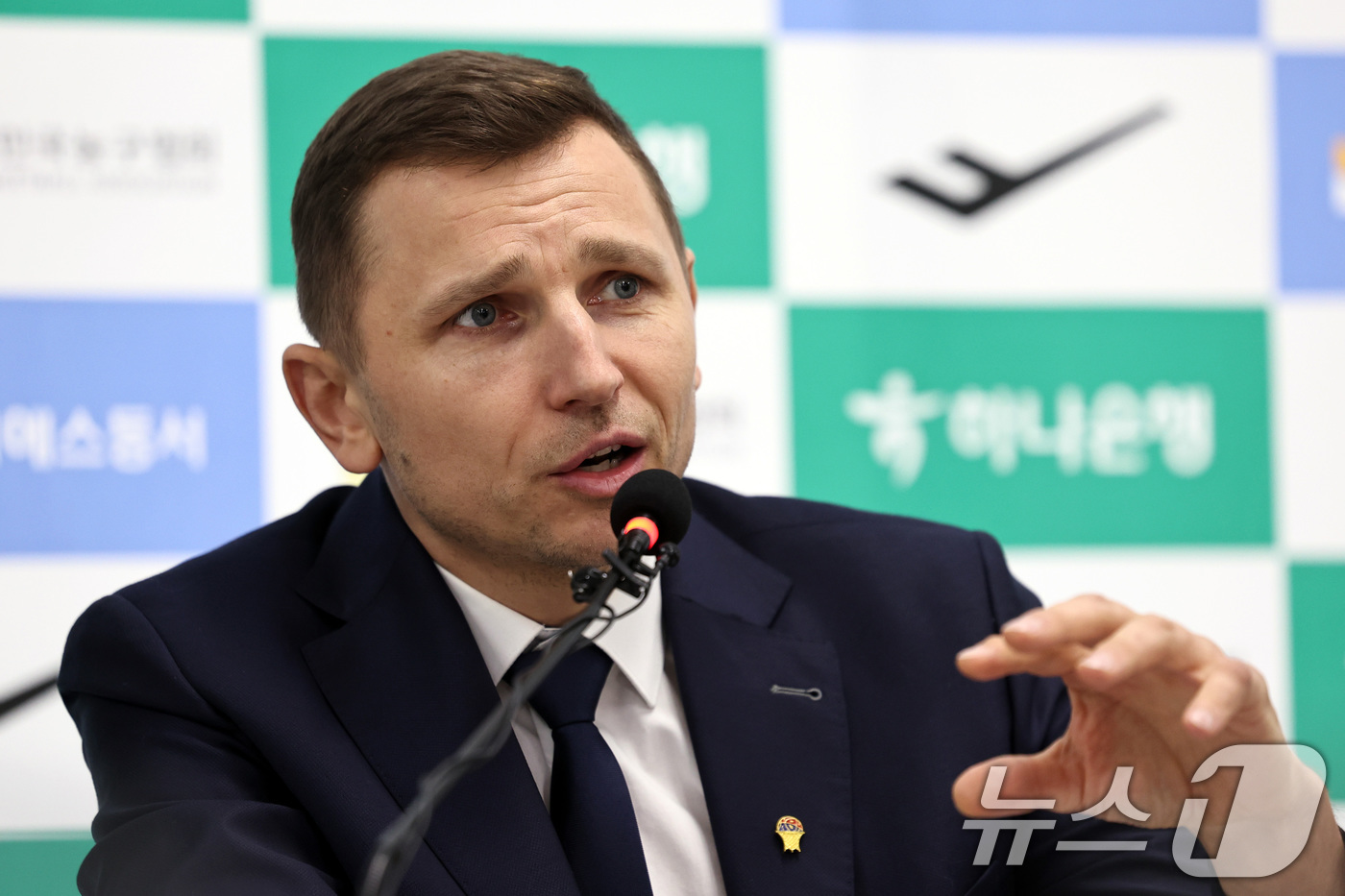 (서울=뉴스1) 구윤성 기자 = 니콜라이스 마줄스 남자농구 국가대표팀 감독이 4일 오후 서울 송파구 올림픽회관에서 국가대표 소집명단을 발표하고 있다. 2026.2.4/뉴스1