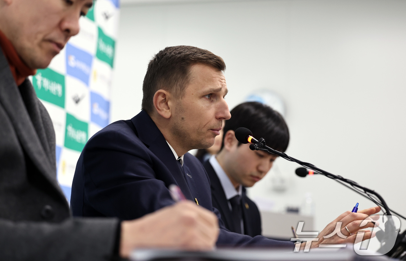 (서울=뉴스1) 구윤성 기자 = 니콜라이스 마줄스 남자농구 국가대표팀 감독이 4일 오후 서울 송파구 올림픽회관에서 국가대표 소집명단을 발표하고 있다. 2026.2.4/뉴스1