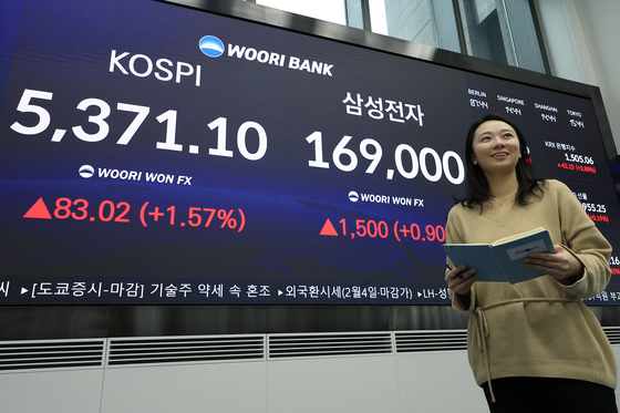 삼성전자, 시가총액 1000조 돌파에 코스피도 훨훨