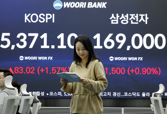 코스피, 역대 최대 종가 갱신에 삼성전자 시가총액 1000조 돌파까지 겹겹사