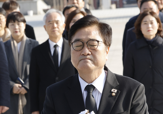 5.18묘역서 눈감은 우원식 의장