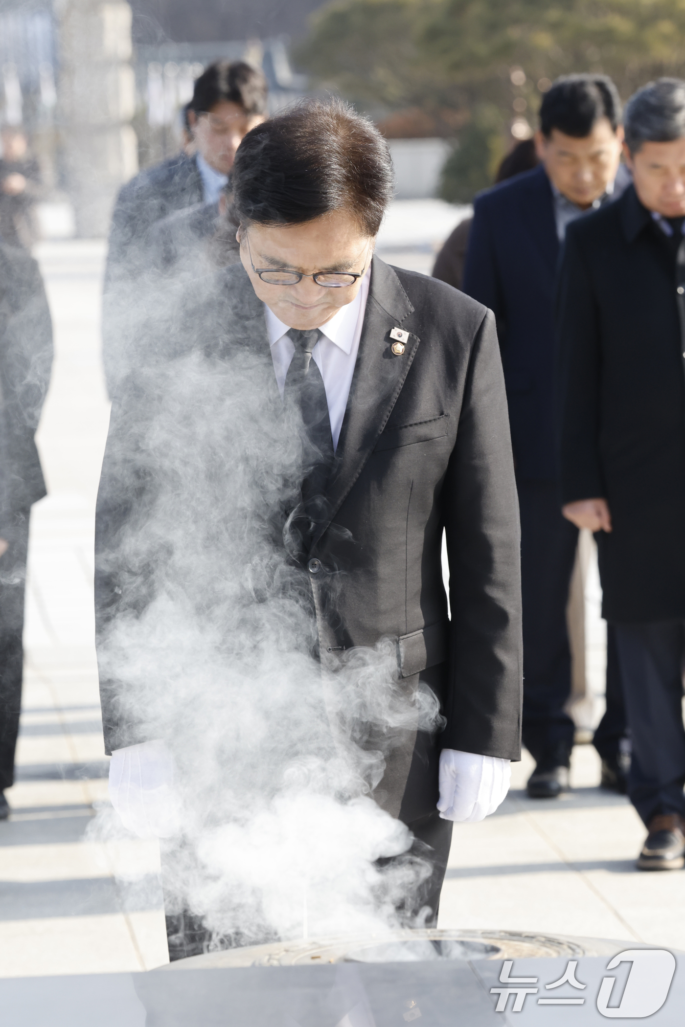 (광주=뉴스1) 김태성 기자 = 우원식 국회의장이 4일 광주 국립5.18민주묘역을 방문해 헌화 분향하고 있다. 2026.2.4/뉴스1