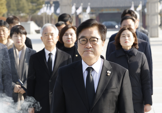 5.18묘역서 참배하는 우원식 의장