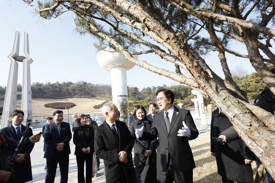 5.18기념식수 둘러본 우원식 의장
