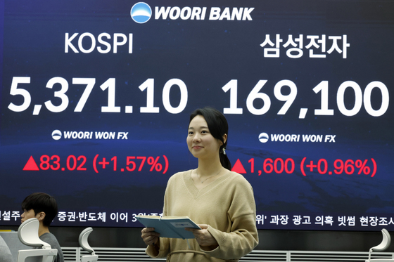 1000조 돌파한 삼성전자와 종가 최고치 경신한 코스피