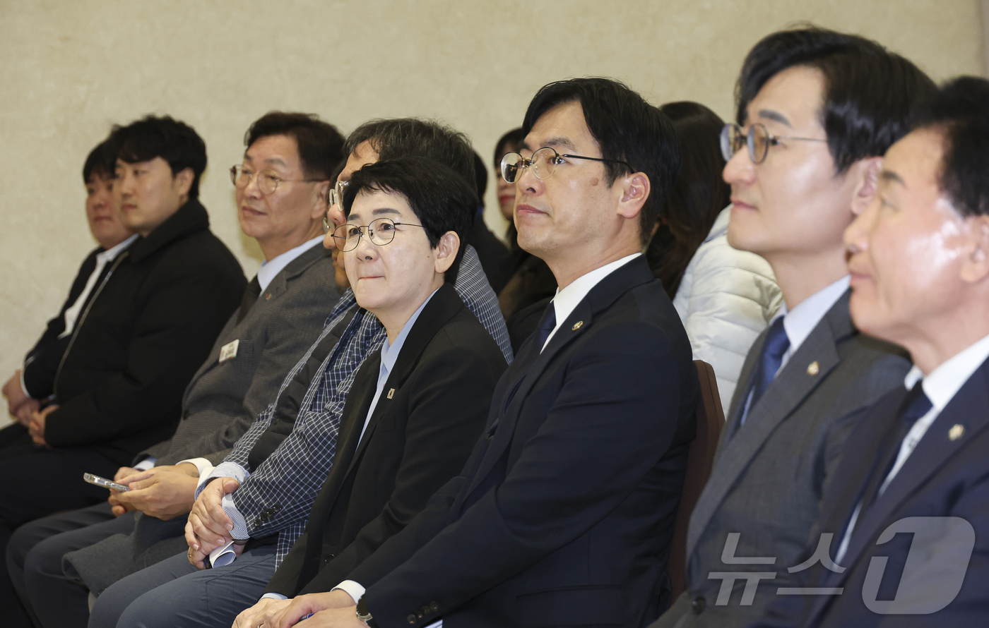 (서울=뉴스1) = 김민재 행정안전부 차관이 4일 오후 대전 서구 KW컨벤션에서 열린 ‘충남·대전통합특별법안 대전지역 주민설명회’에 참석하고 있다. (행정안전부 제공. 재판매 및 …