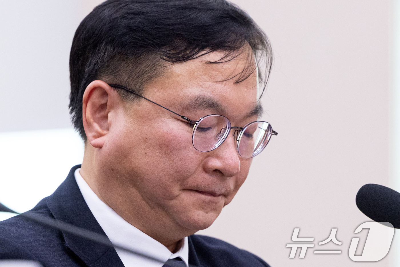 (서울=뉴스1) 이승배 기자 = 박영재 법원행정처장이 4일 서울 여의도 국회에서 열린 제432회국회(임시회) 법제사법위원회 제1차 전체회의에 출석해 의원 질의를 듣고 있다. 202 …