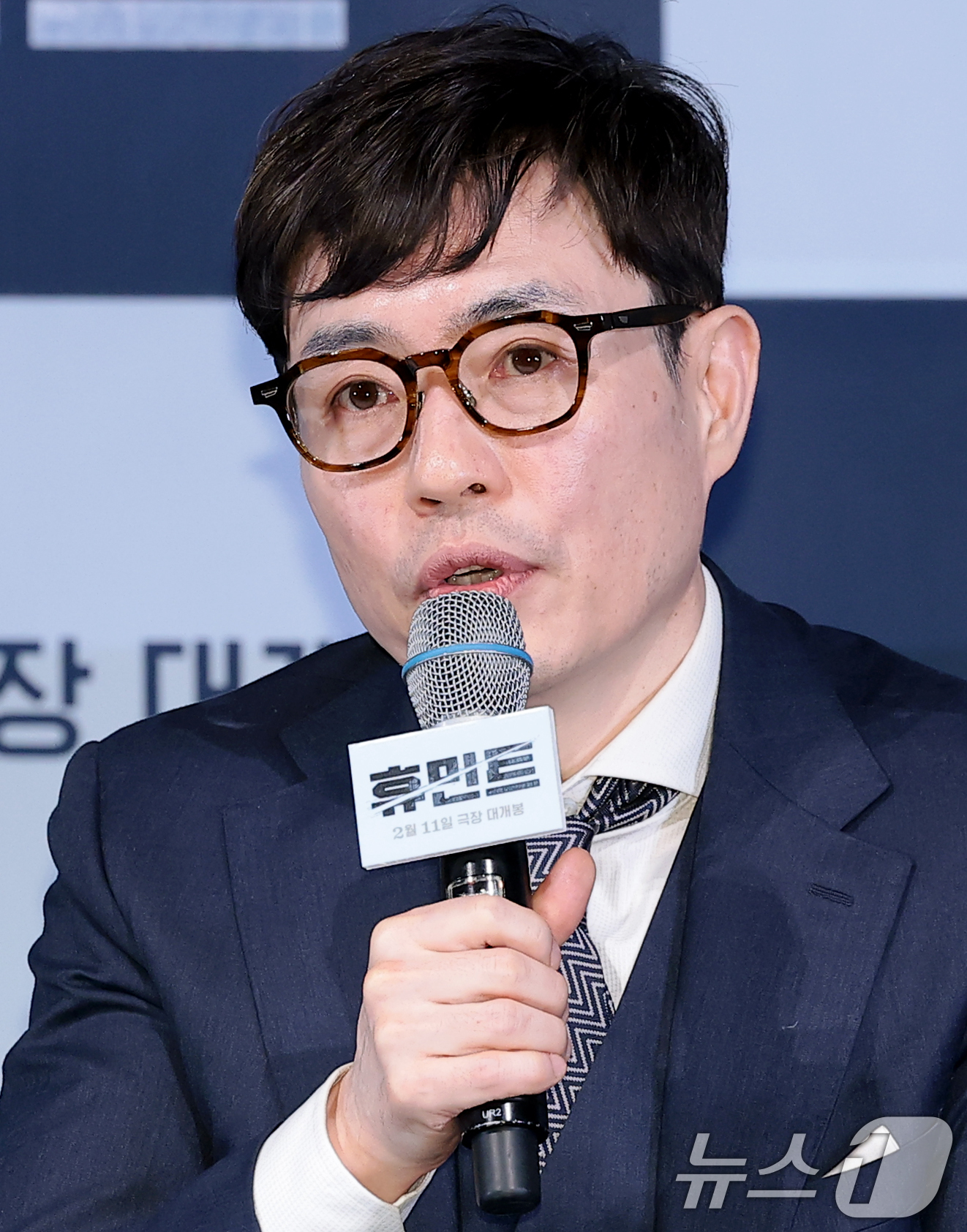 (서울=뉴스1) 권현진 기자 = 류승완 감독이 4일 오후 서울 용산구 CGV용산아이파크몰에서 열린 영화 '휴민트' 언론배급시사회 및 기자간담회에 참석해 인사말을 하고 있다.'휴민트 …