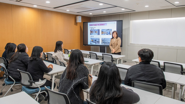 대구보건대, 성인학습자 위한 '98인치 전자칠판' 강의실 설치