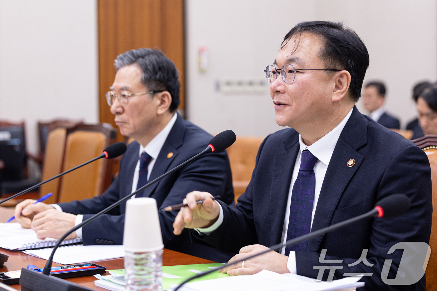 (서울=뉴스1) 이승배 기자 = 박영재 법원행정처장이 4일 서울 여의도 국회에서 열린 제432회국회(임시회) 법제사법위원회 제1차 전체회의에 출석해 의원 질의에 답변하고 있다. 2 …