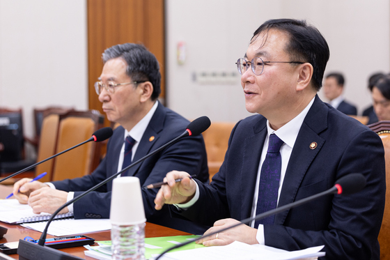 답변하는 박영재 법원행정처장